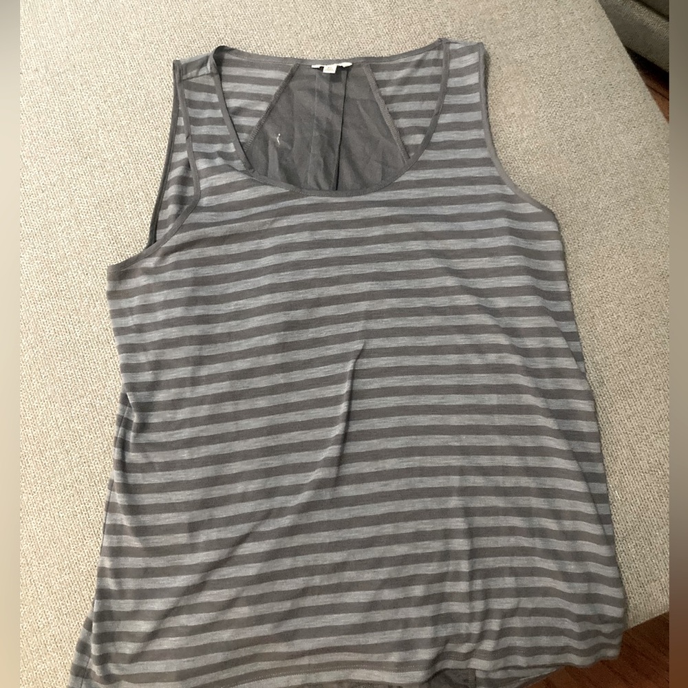 Sonoma Lifestyle Women’s Sleeveless Grey Casual/athletic Top. Pleated  back